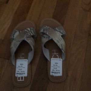 Cute sandals with snake color skin